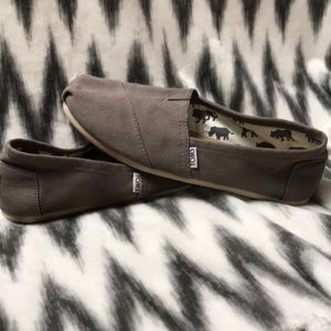 Brown Toms😍 Feel free to make an offer!